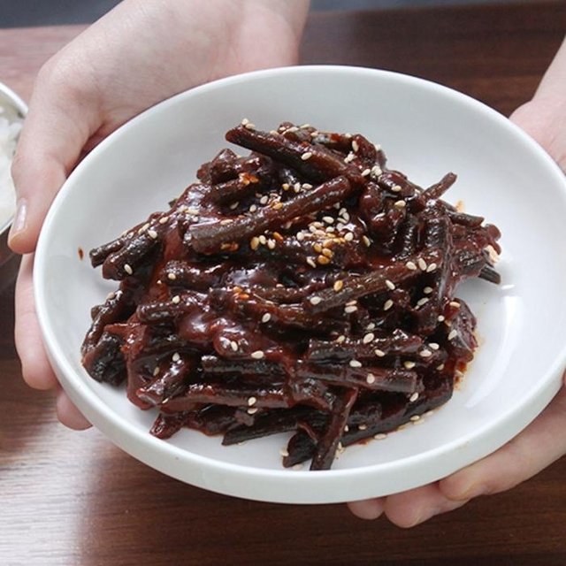 고추장 마늘쫑 장아찌 1kg 국산 마늘쫑 무침 마늘쫑 고추장 장아찌 혼밥메뉴 집밥반찬 겨울 밑반찬