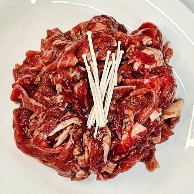 투뿔 한우 스지 불고기 300g + 소 불고기 양념 소 불고기감 쇠불고기 생불고기 투쁠 한우 소불고기 용고기