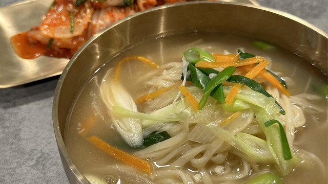 [명동칼국수]속이 풀리는 맛 칼국수/김치 外