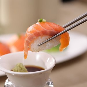 [방송에서만 1팩 더!!] 사조 연어회 200g x 4팩+ 200g x 1팩(총 5팩)+ 해동지5장+설명서1장 