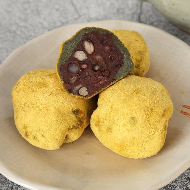 [제주 특산품!] 제주떡집 오메기떡 3종 70개 (팥 30개 + 콩고물 20개 + 흑임자 20개)