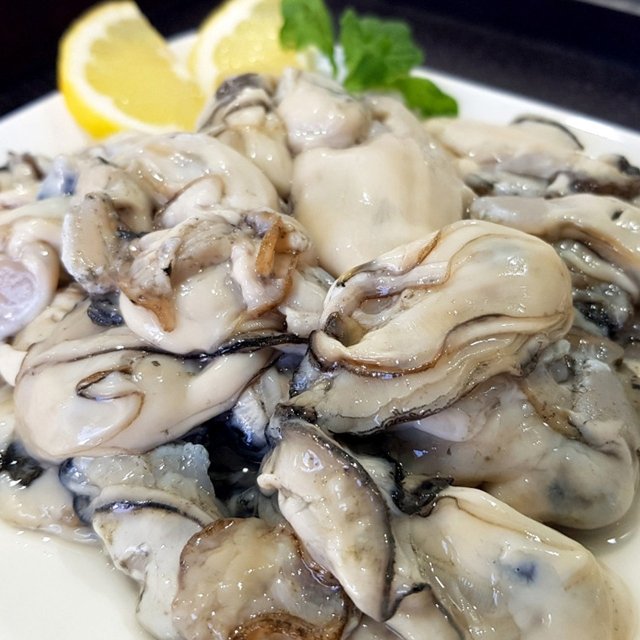 제철 통영 깐 생굴 1kg x 70미내외