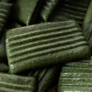 명가삼대떡집 진도 햇 해풍 쑥으로 만든 명가삼대떡집 쑥 절편 개별포장 1kg (15-18개)