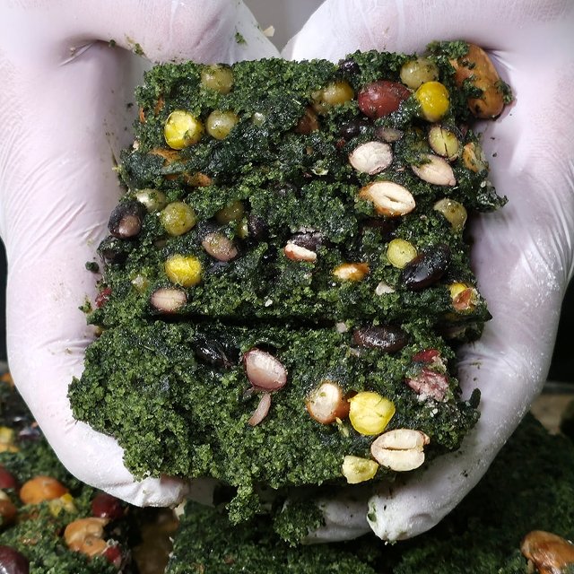 [일일 300개 한정] 햇쑥과 5가지 콩이 가득한 쑥콩설기 1kg (100g x 10개) 