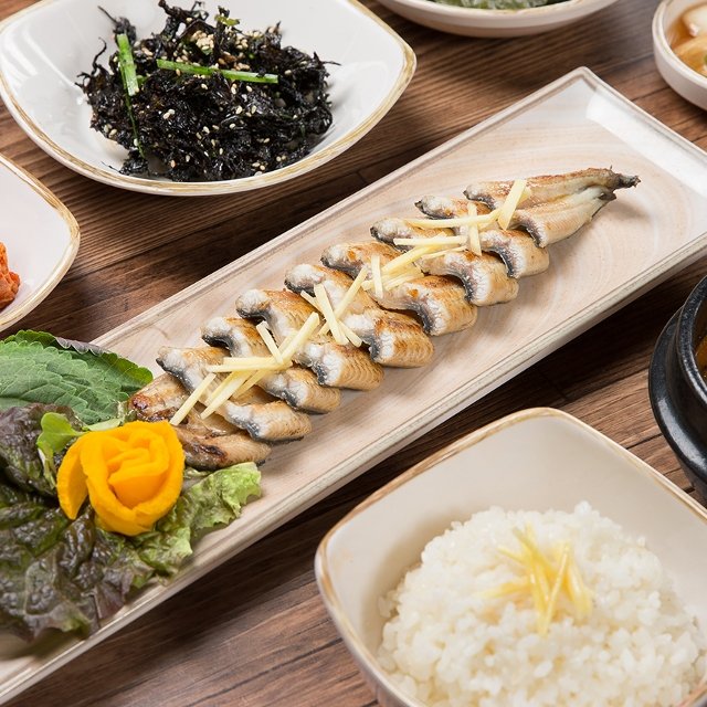 [국내산 산지직송] 한만 친환경 초벌 자포니카 장어구이 2KG / 소스2종증정