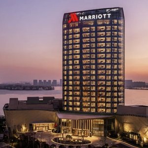 [하나투어] NO선택관광 299,000원 칭다오 3일(5성 메리어트+145불 상당 특전)