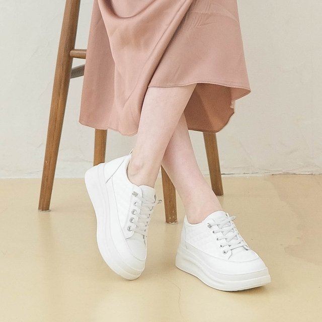 올리 퀄팅 키높이 스니커즈