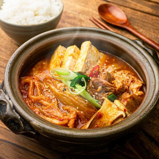 대구노포맛집! 머무는집부엌 돼지김치찜 650g(2봉) 4인분
