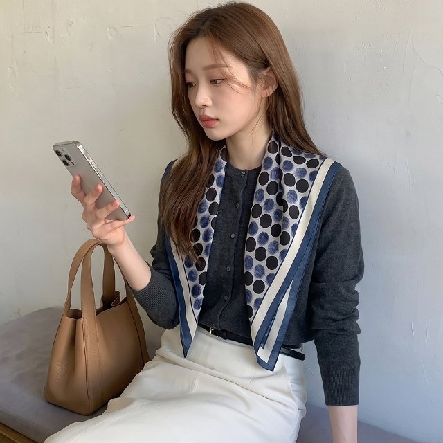 [1+1세트] 모먼트 포인트 스카프  여성 패션 데일리스카프