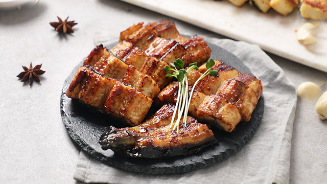 [우등수산] 영광 민물장어 1kg (손질후 700g, 1~3미) 소스, 생강 증정