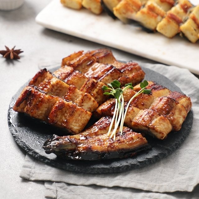 [우등수산] 영광 민물장어 1kg (손질후 600g, 1~3미) 소스, 생강 증정