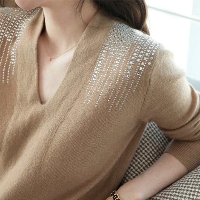 [루미루나]양모브이넥큐빅장식니트