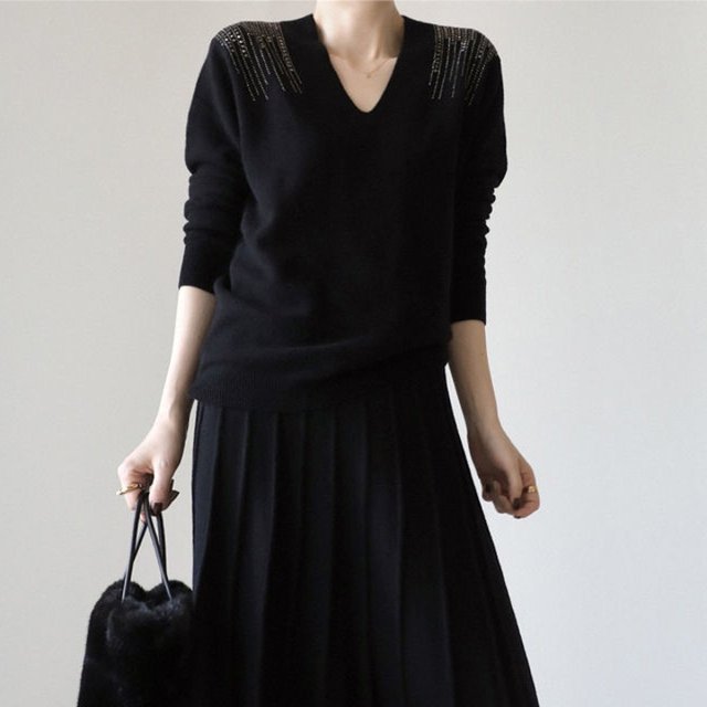 [루미루나]양모브이넥큐빅장식니트