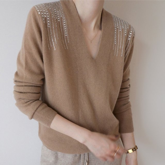 [루미루나]양모브이넥큐빅장식니트