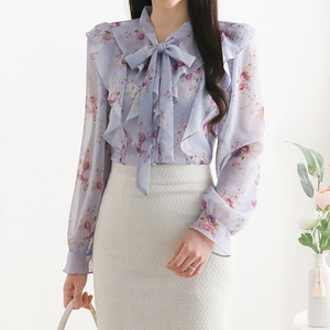 [모리스커밍홈]플라워 러플 리본타이 블라우스M2302BL036A_P335366493