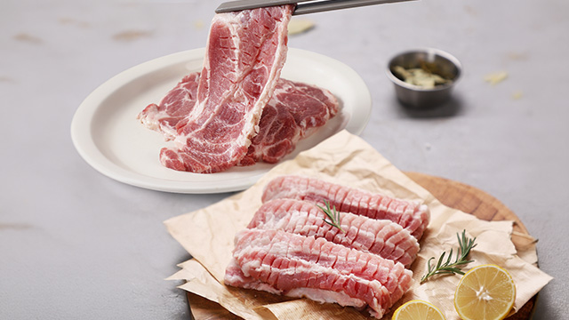 [쇼핑엔티 단독구성][프레시미트] 벌집 삼겹살 2팩 + 벌집 목살 1팩 (팩당 300g)