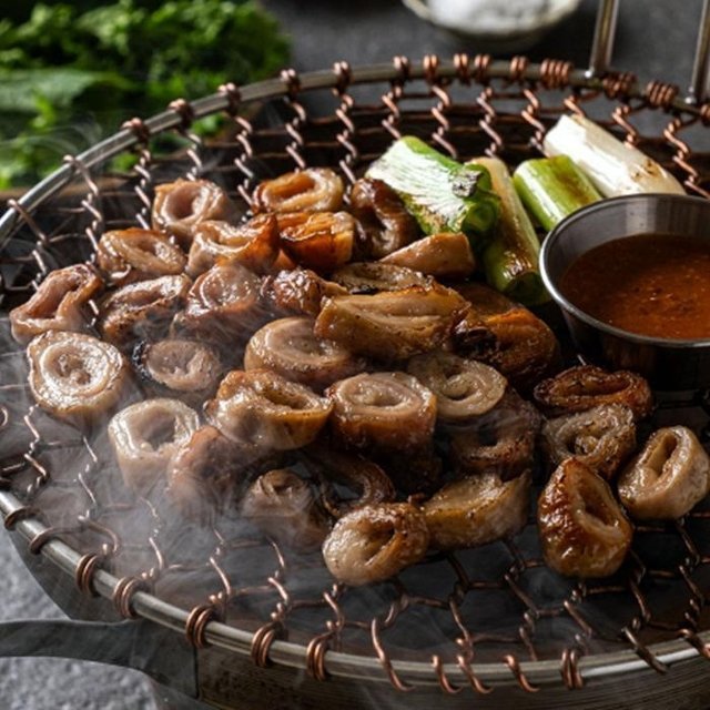 두툼한 캐나다 돼지 막창 300g 구운 막창 구이 냉동막창 수입막창 양념막창 캠핑막창 돼지부속물